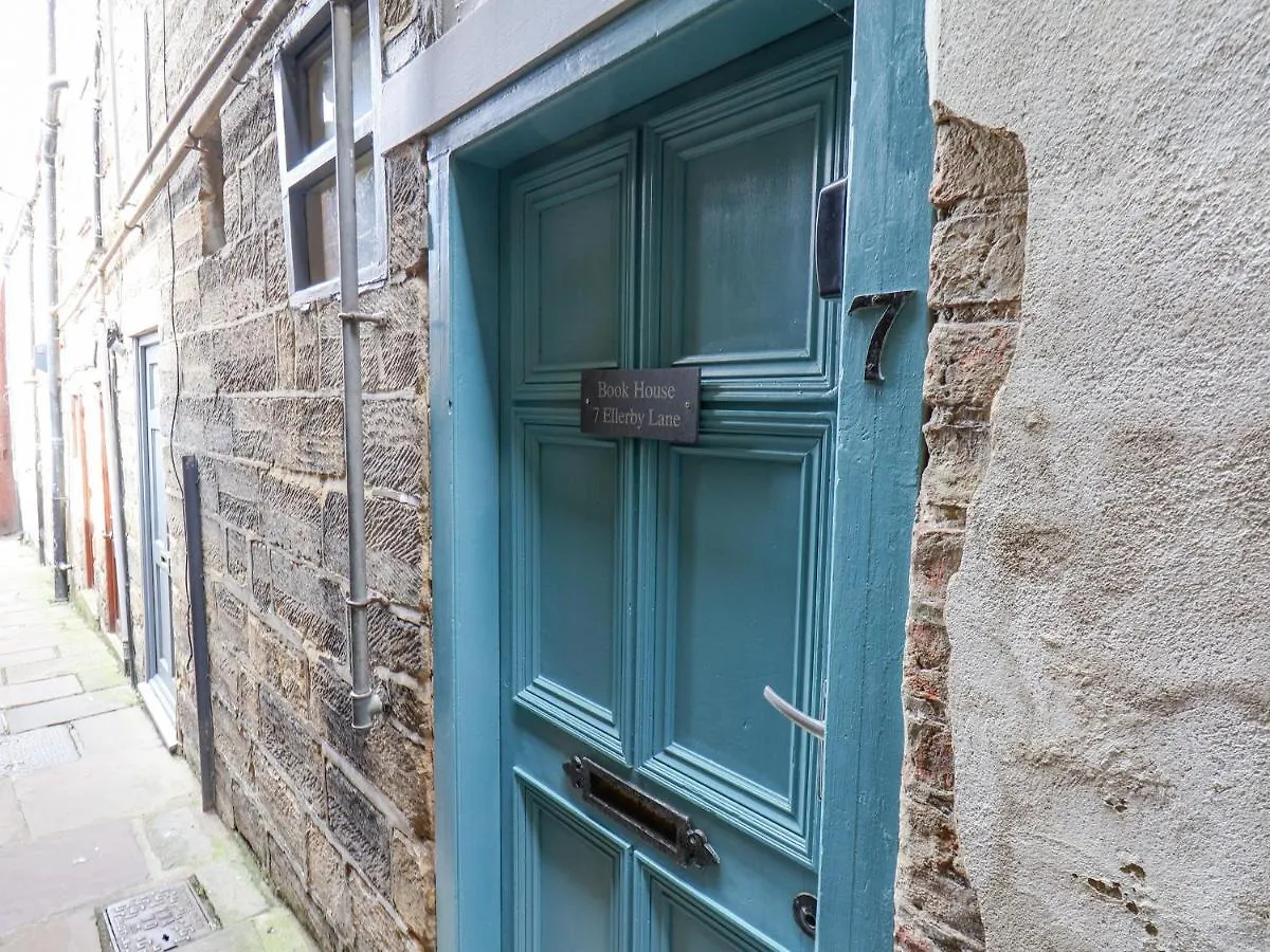 Book House Apartment Whitby